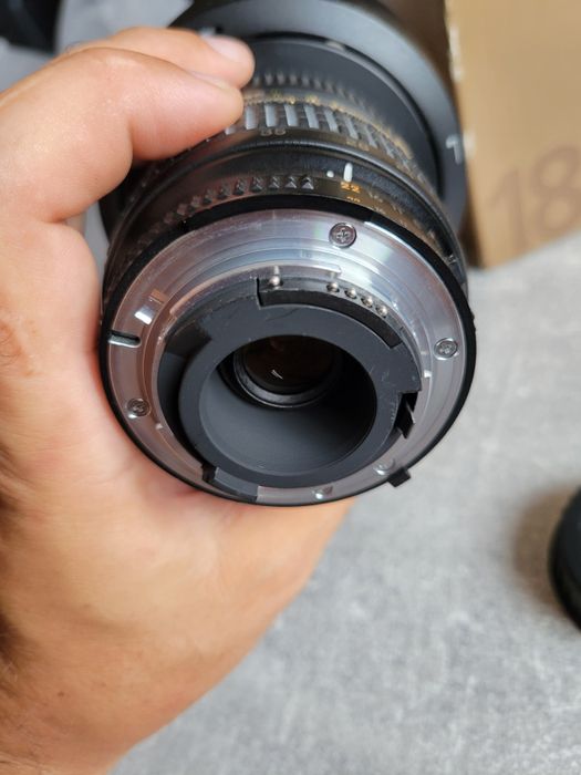 Ширококутний об'єктив Nikkor AF 18-35mm
