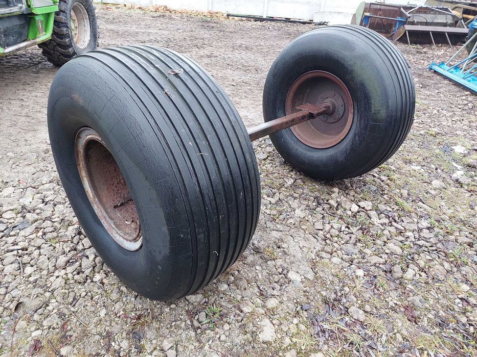 Ośka z kołami lotniczymi do przyczep, beczek, rozrzutników