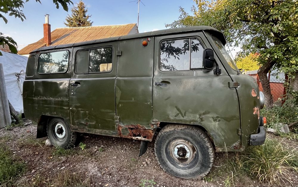 Автомобіль УАЗ 452 на ходу, потребує уваги