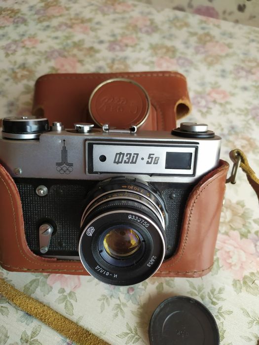 Фотоаппарат "ФЕД-5В" + фотоспышка "Фотон".