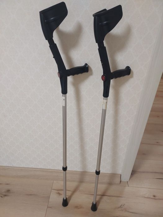 Милиці алюмінієві ( Німеччина).Ціна за дві.  Продаємо парою.