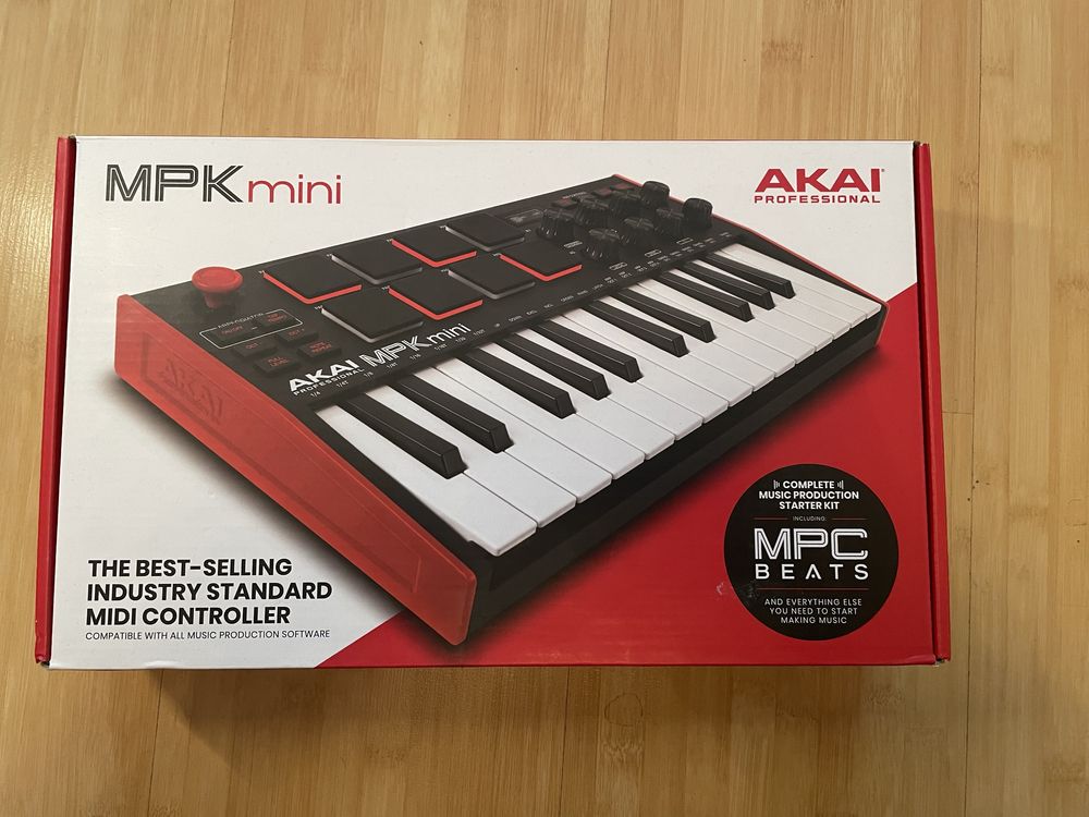 Міді клавіатура Akai MPK 3