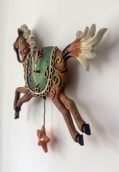 ZEGAR ŚCIENNY  z wahadłem - koń, kucyk. Do pokoju dziecięcego.
