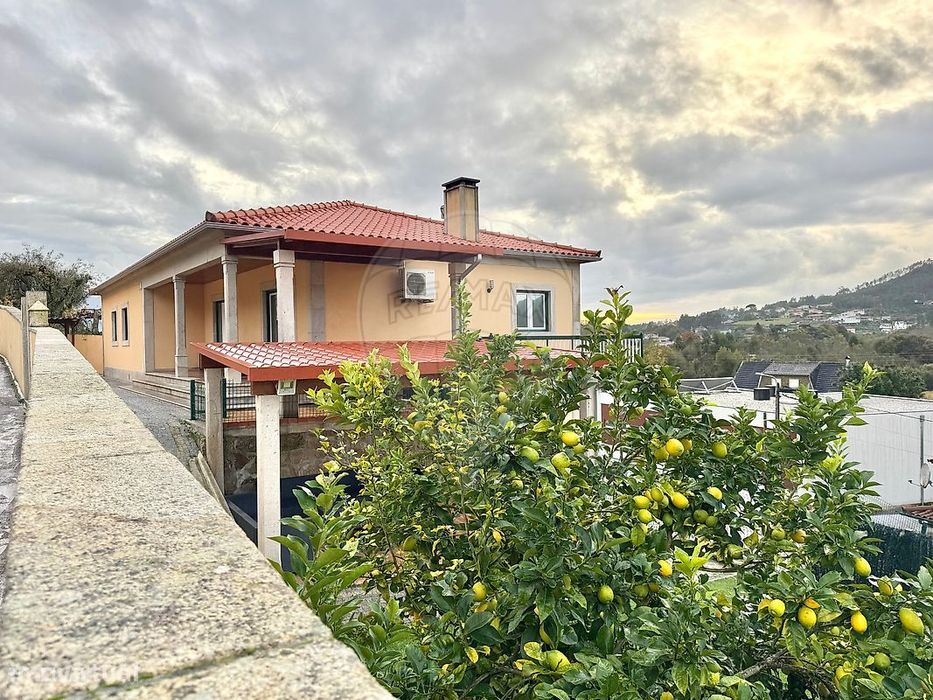 Moradia T4 para venda