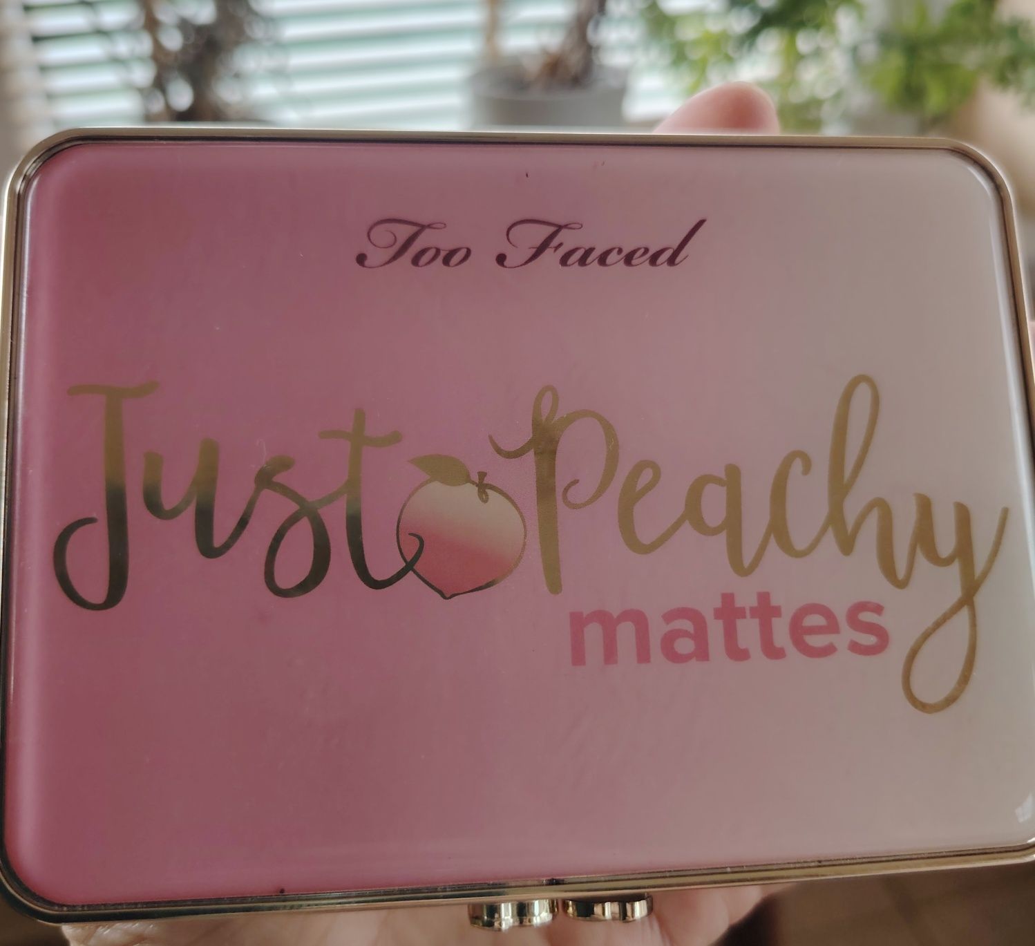 Too Faced paleta cieni do powiek Just Peach mattes