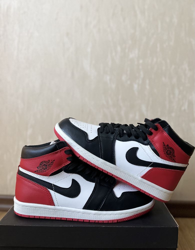 Кросівки Nike Air Jordan 1 Retro High Red Black