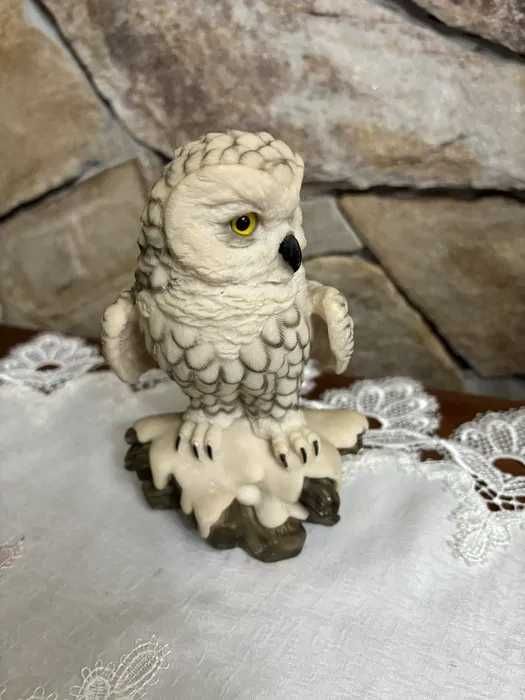 Figurka białej sowy