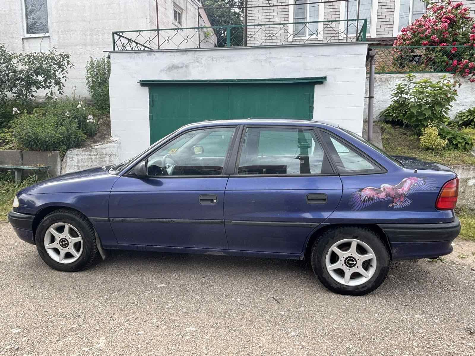Опель Астра 1995 г.в. 1.6 АТ