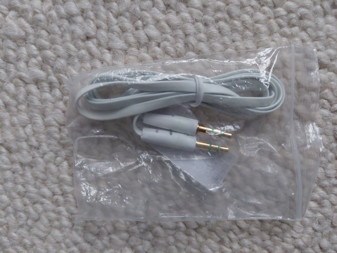 Kabel AUX do podłączenia telefonu mp3 do samochodu w gniazdo AUX