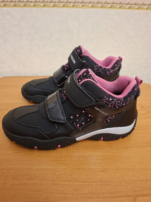 Продам підліткове взуття Geox (б/в)