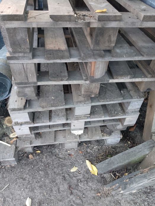 Palety drewniane 120x80 osiem sztuk
