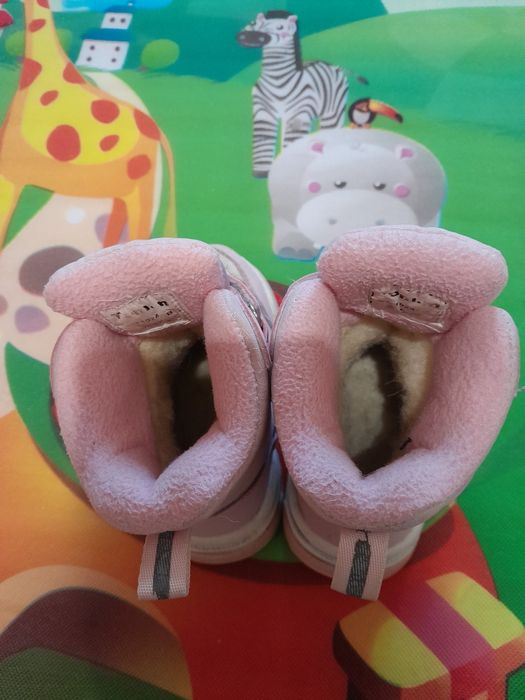 Зимові сапожки на дівчинку