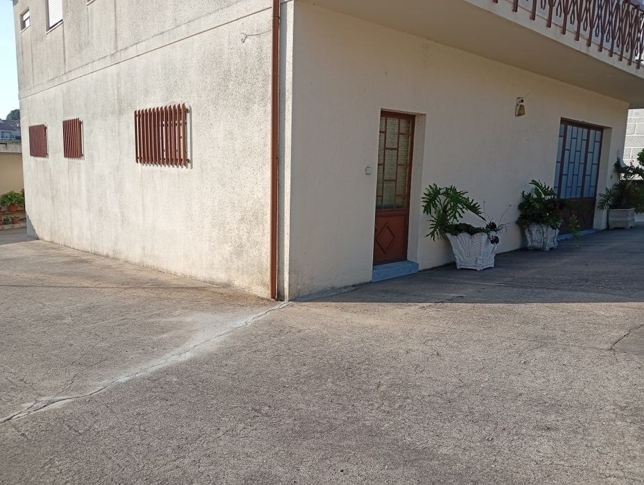 Arrenda  rés chão Armazém