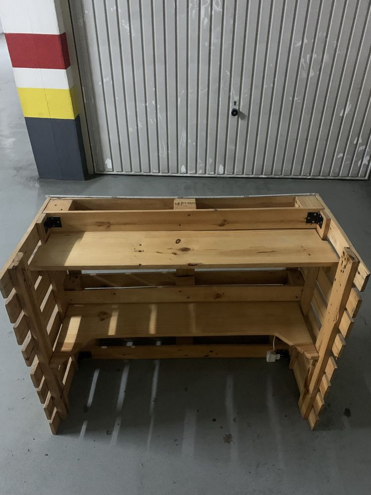 Bar ou mesa feito de paletes com led como ikea ou area