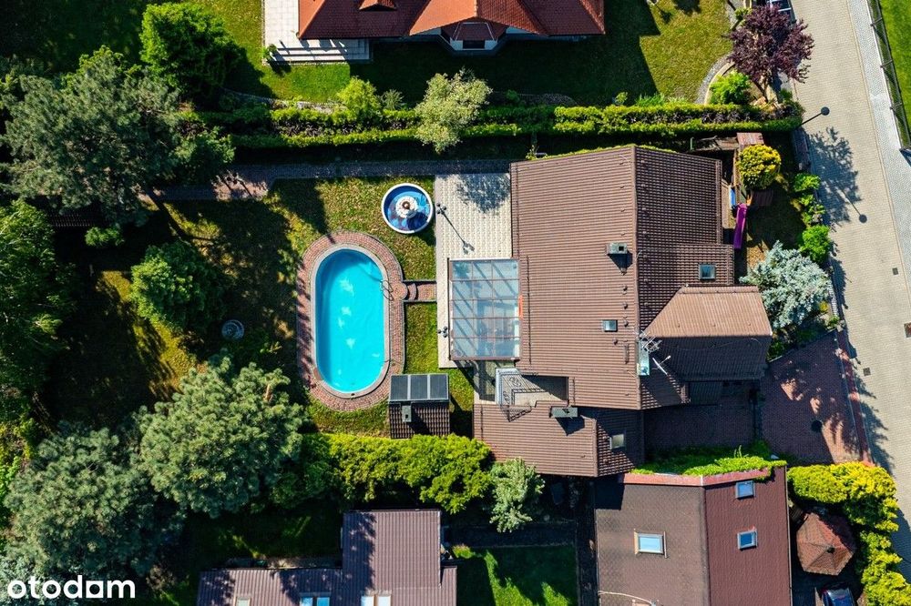 Dom wolnostojący, basen. Komfort i bezpieczeństwo dla Twojej Rodziny.