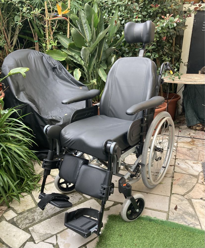 Cadeira de Rodas Reclinável Rea Clematis Pro