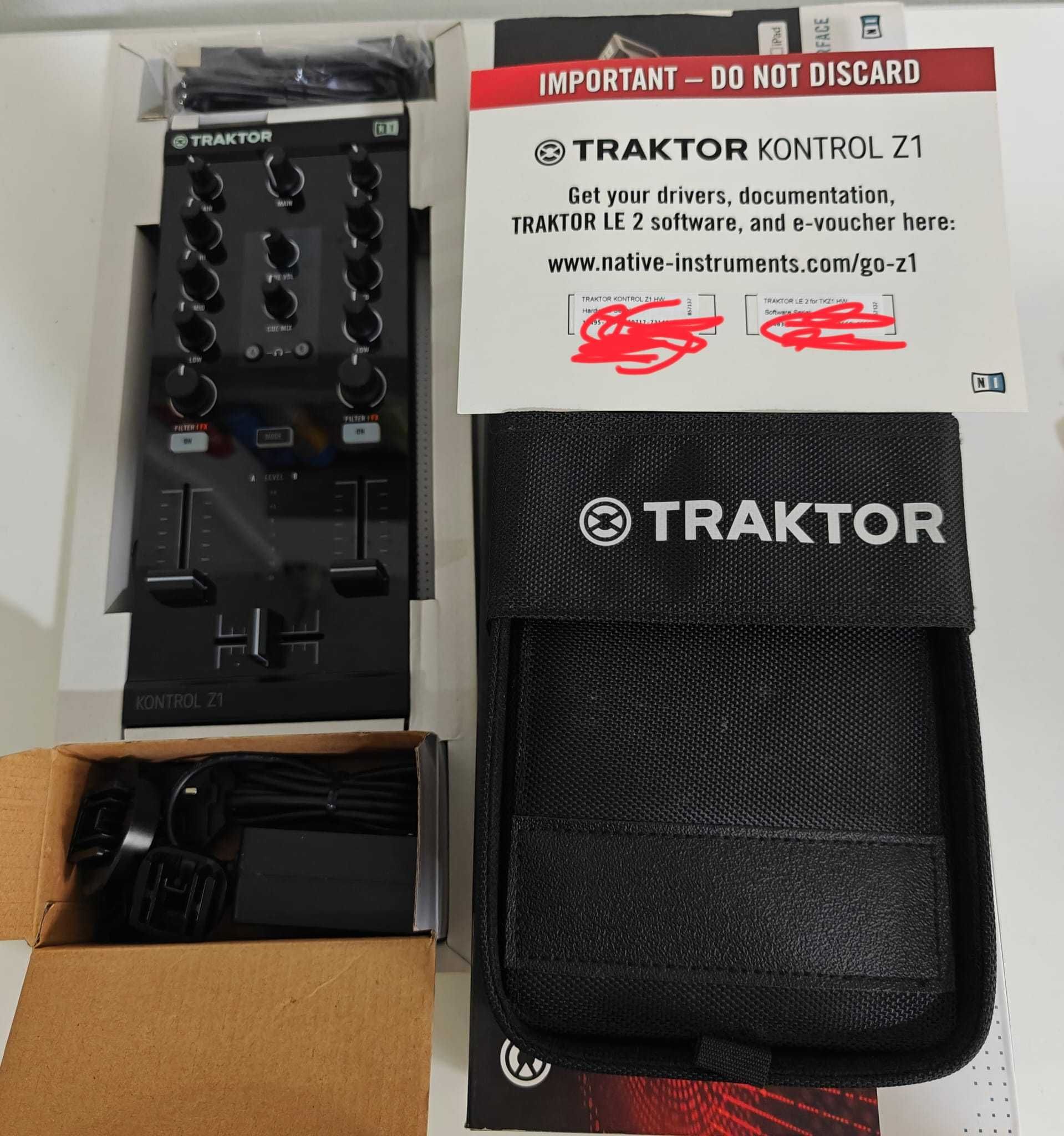 Traktor Kontrol Z1 Mixer c/ Audio Interface + Bolsa de Transporte