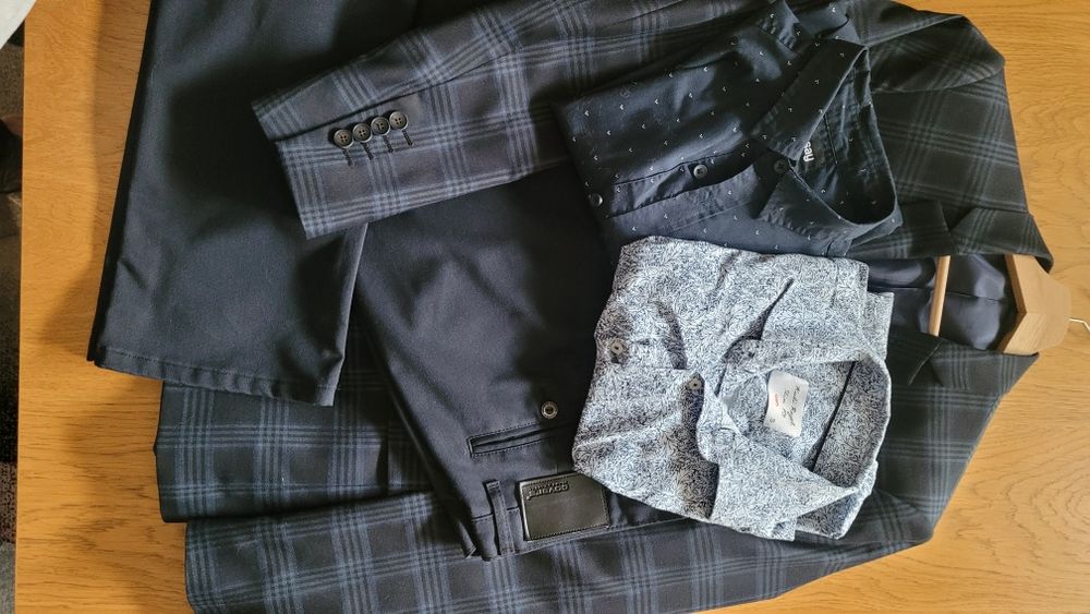 Marynarka, spodnie, 2 koszule