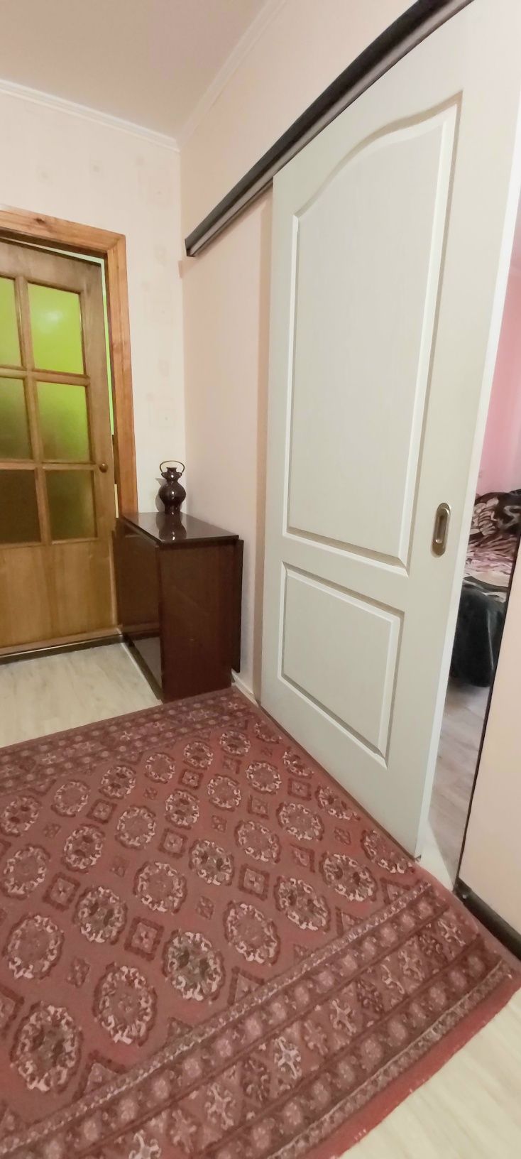 Продам 2 комнатную квартиру,  1 этаж с пристройкой