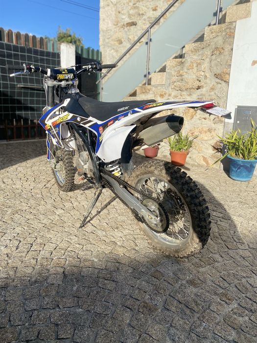 Malcor xzf 250 com starter eletrico. Poucas horas boa para iniciante