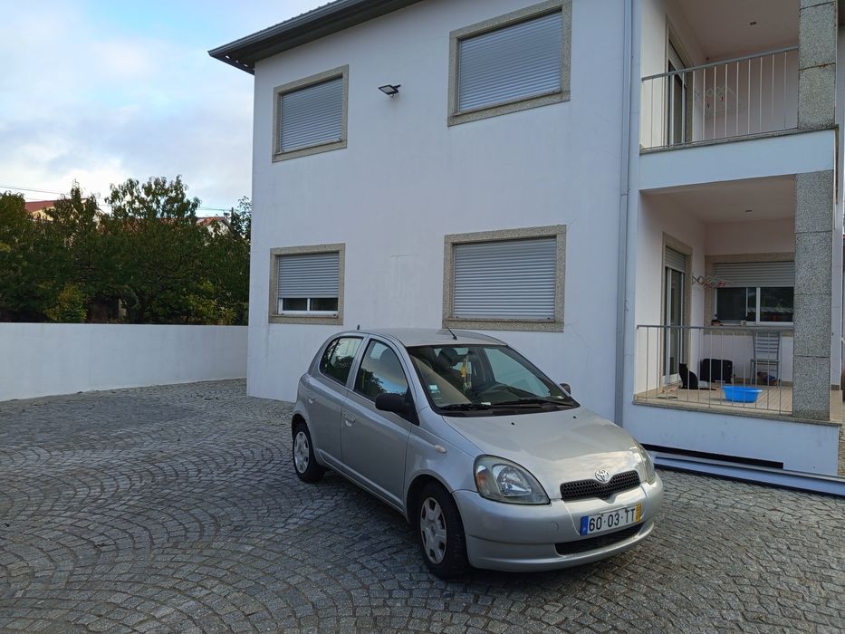 Toyota Yaris em muito bom estado