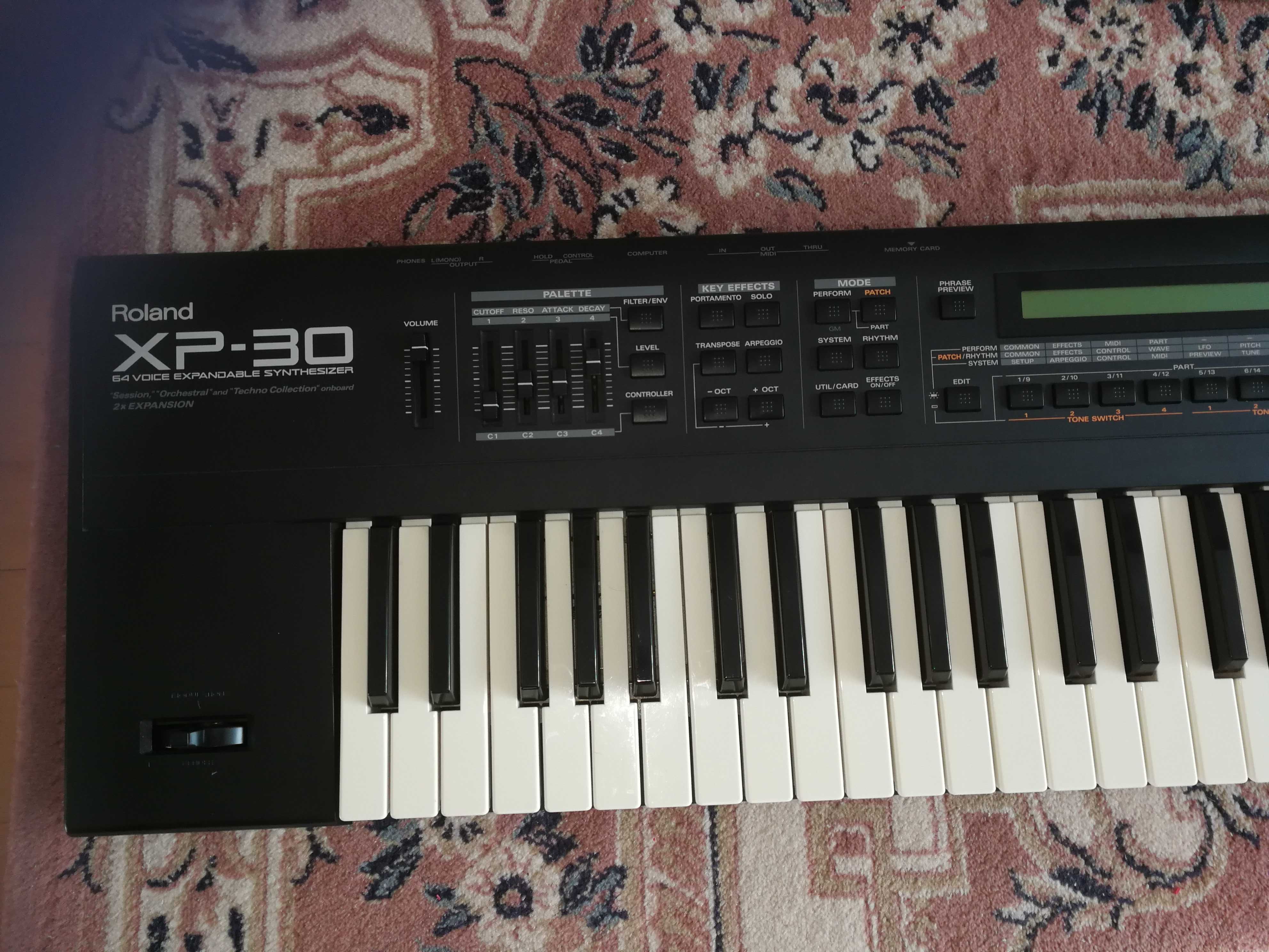 Roland XP-30 piękny stan, używany b. mało i tylko w domu jako hobby