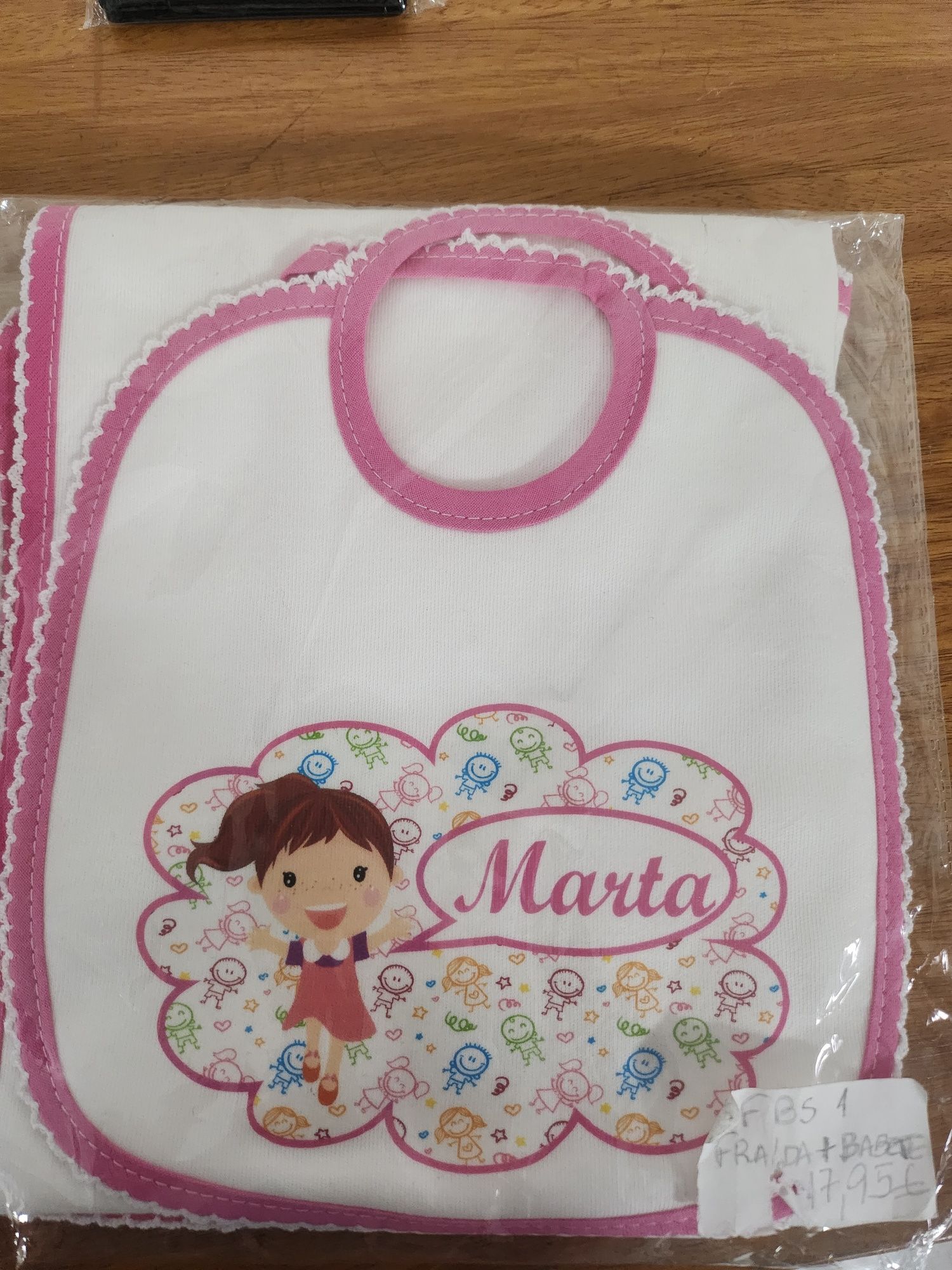Conjunto para bebé – Fralda + Babete personalizados “Marta”