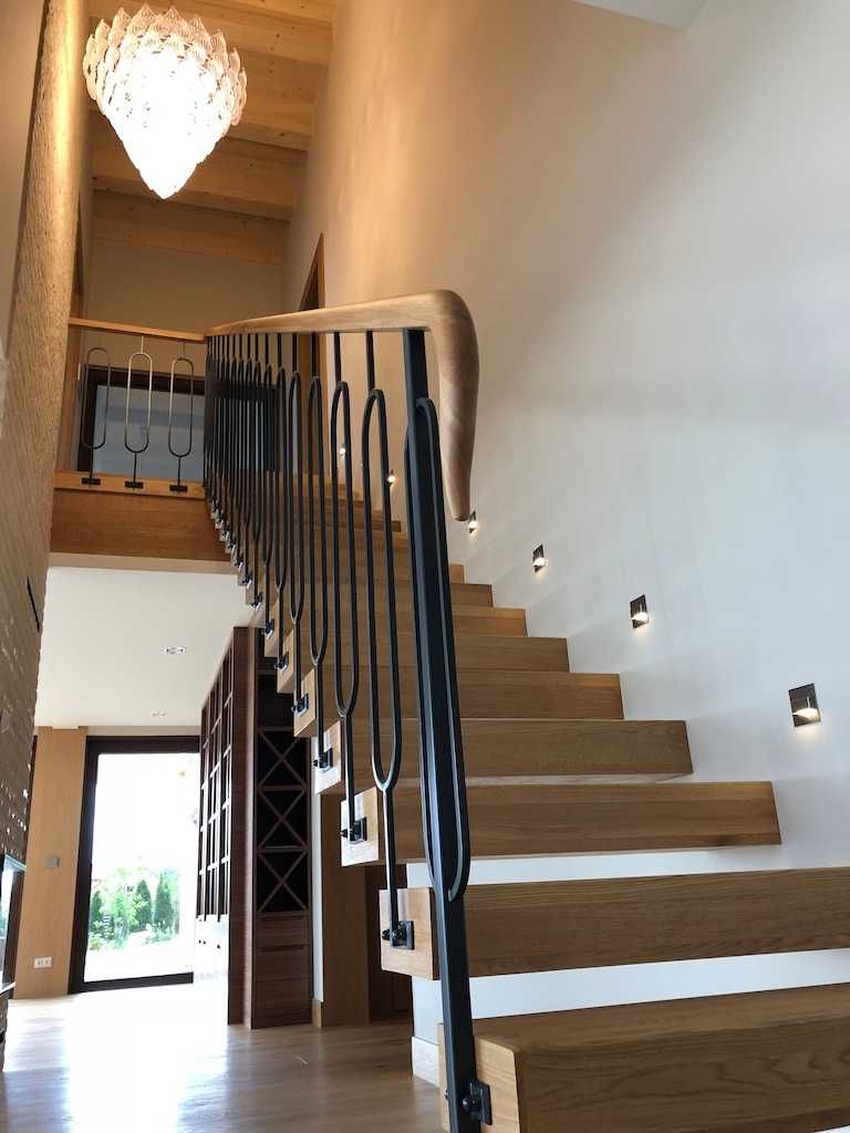 Schody półkowe dębowe z balustradą Producent ! Wycena Gratis !