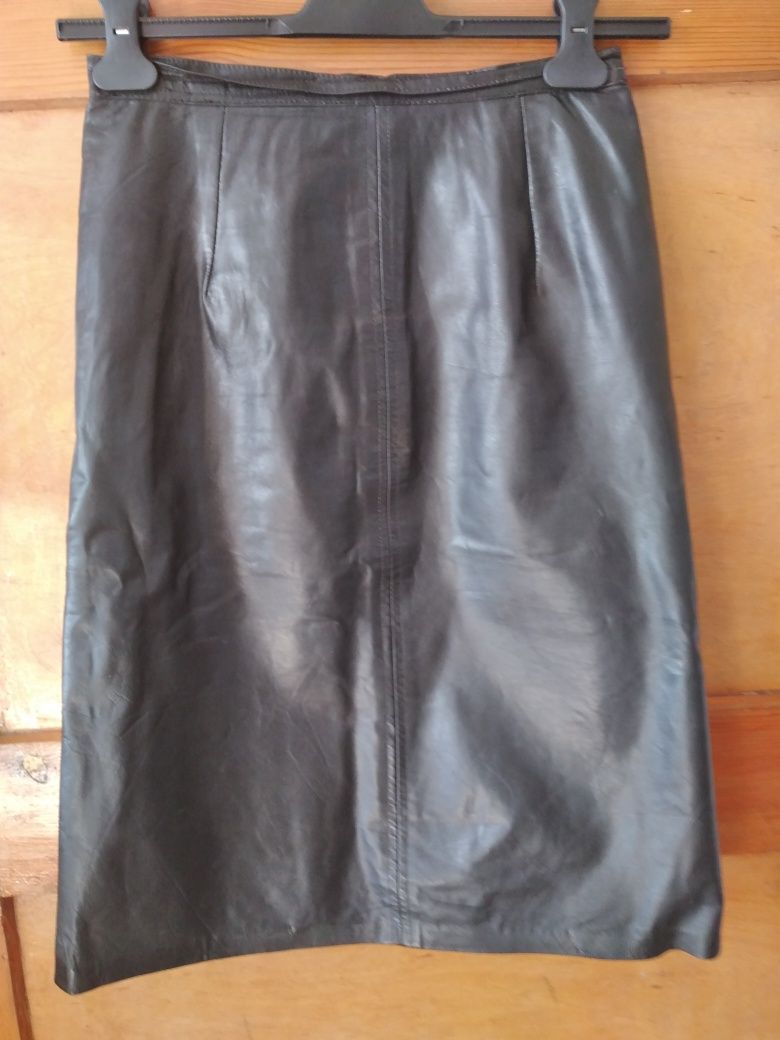 Czarna, elegancka spódniczka z naturalnej skóry, r.38.