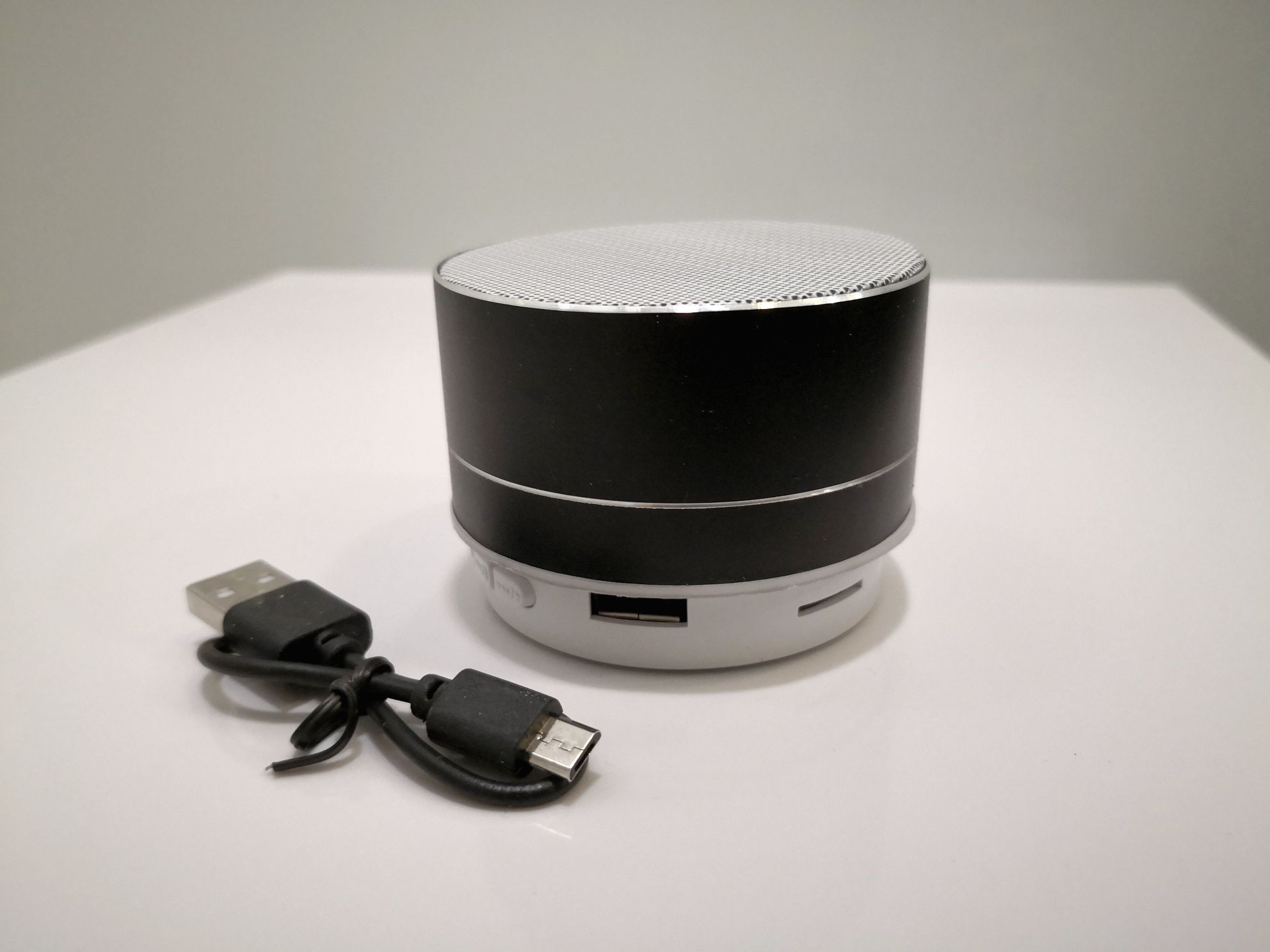 Przenośny głośnik Bluetooth z radiem FM, USB i mikrofonem