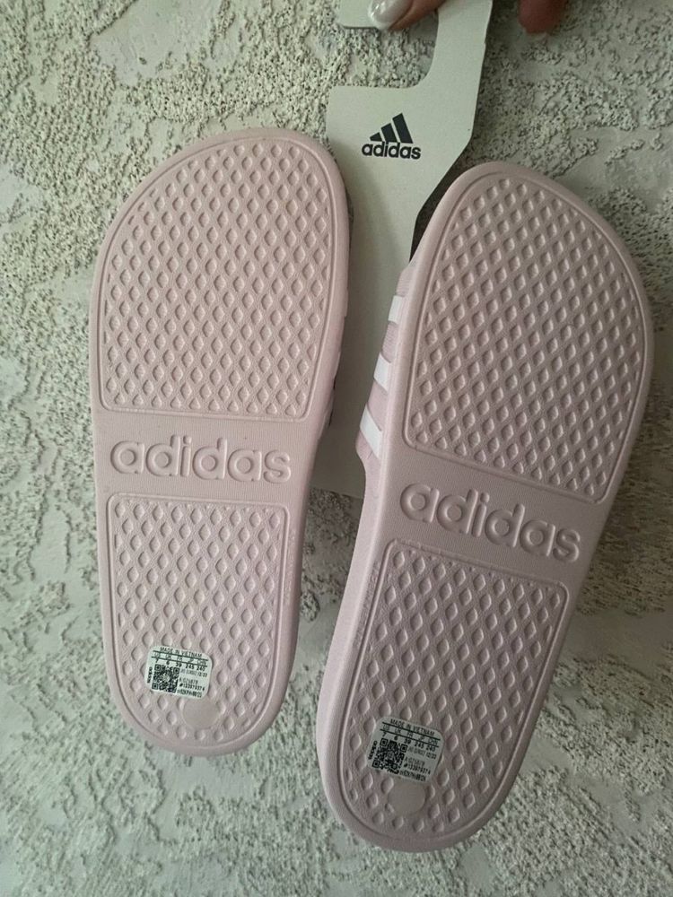 Шльопанці Adidas, нові