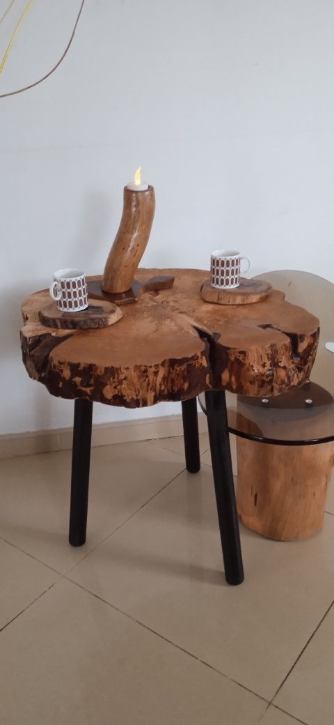 Stolik kawowy z plastra drzewa