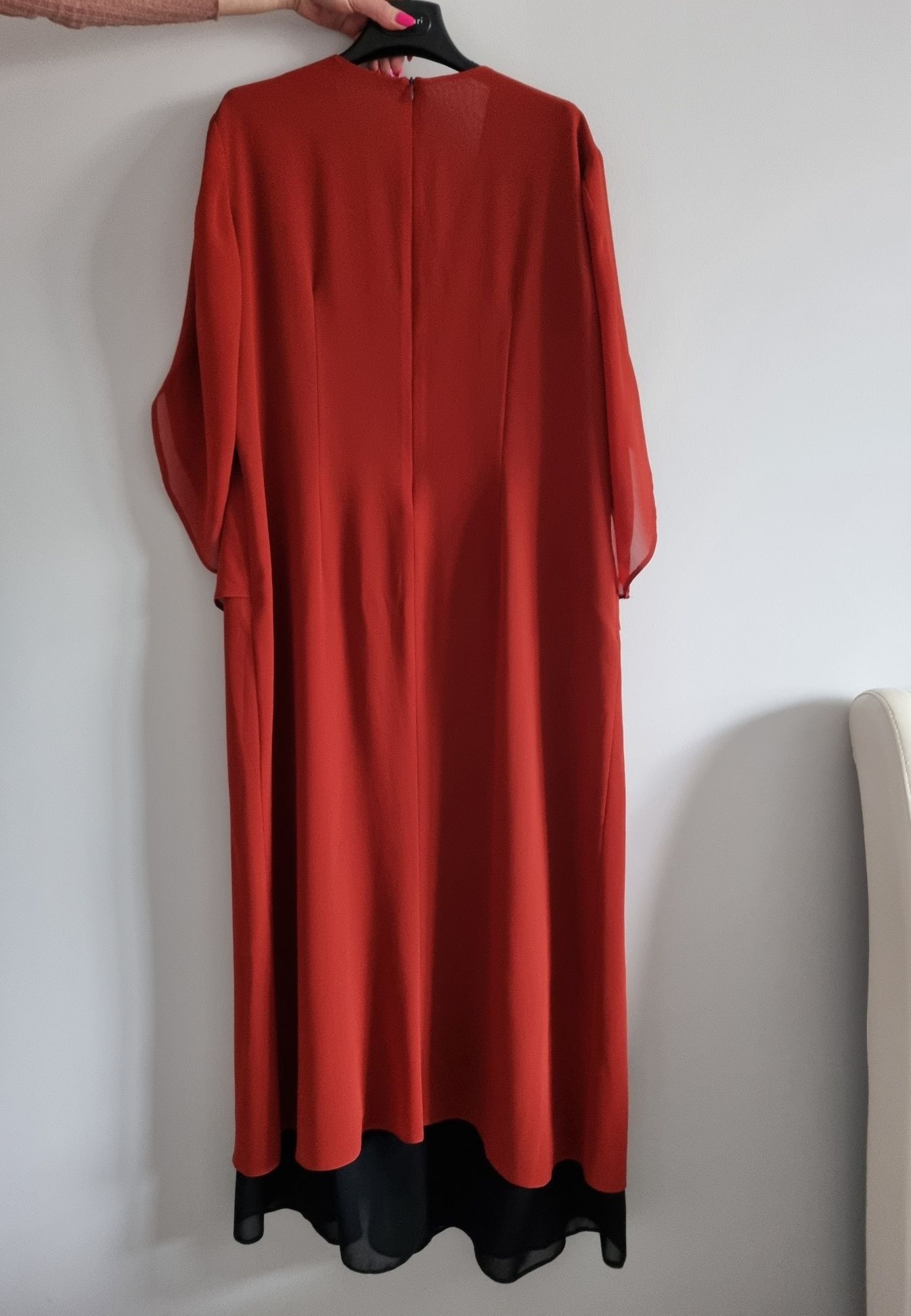 Elegancka, długa sukienka, idealna na wesele lub inne wyjątkowe okazje