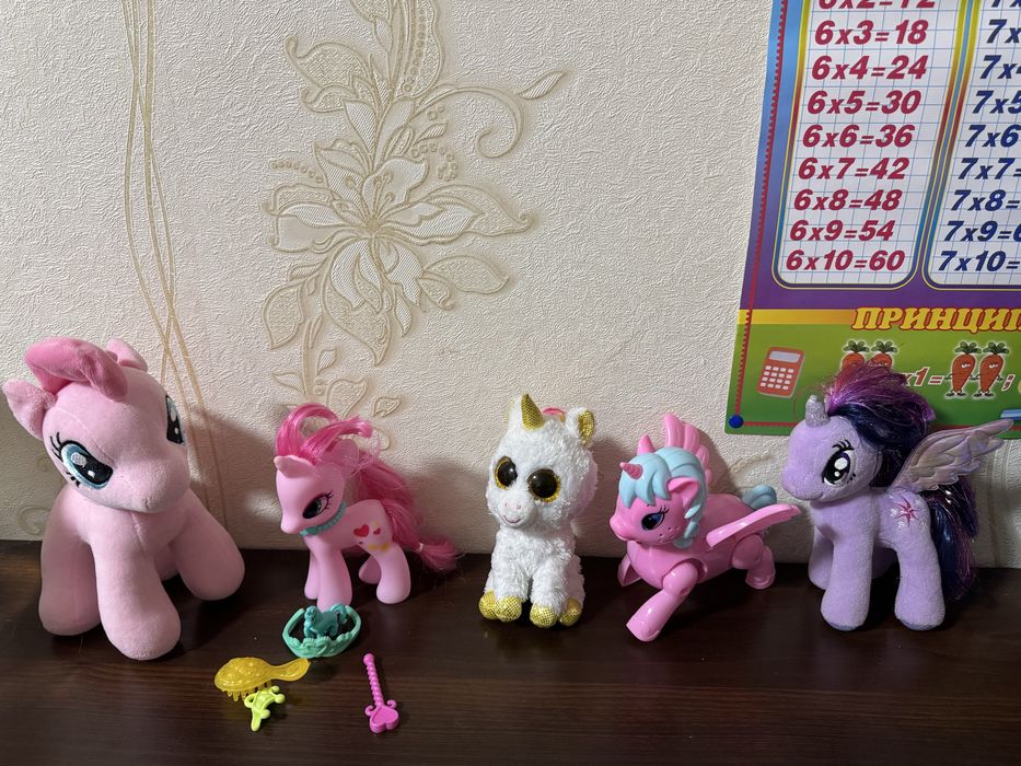 Іграшки: поні та єдиноріжки