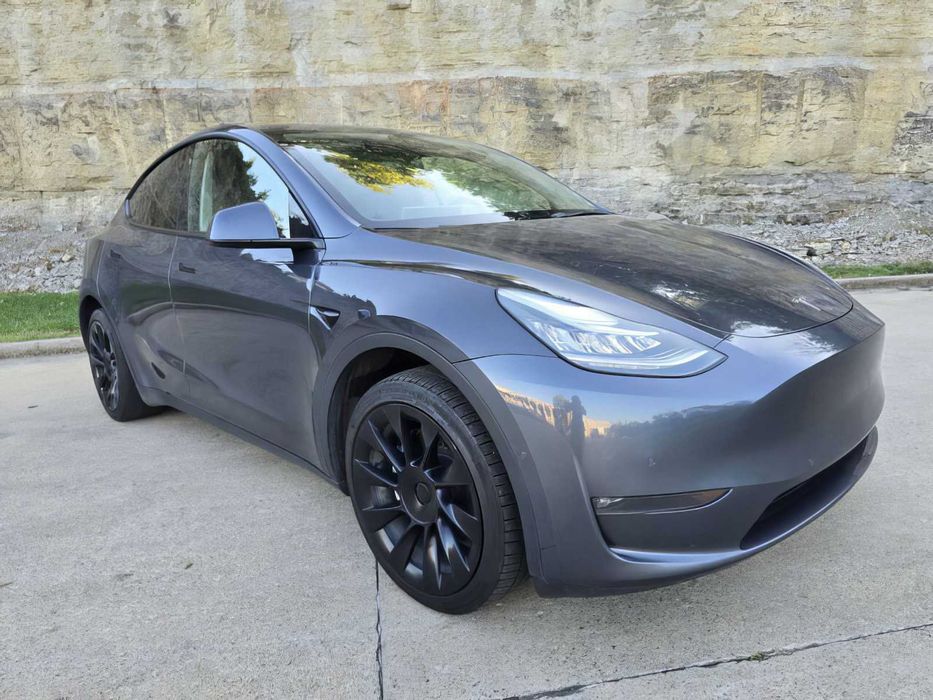 Tesla Model Y      2021