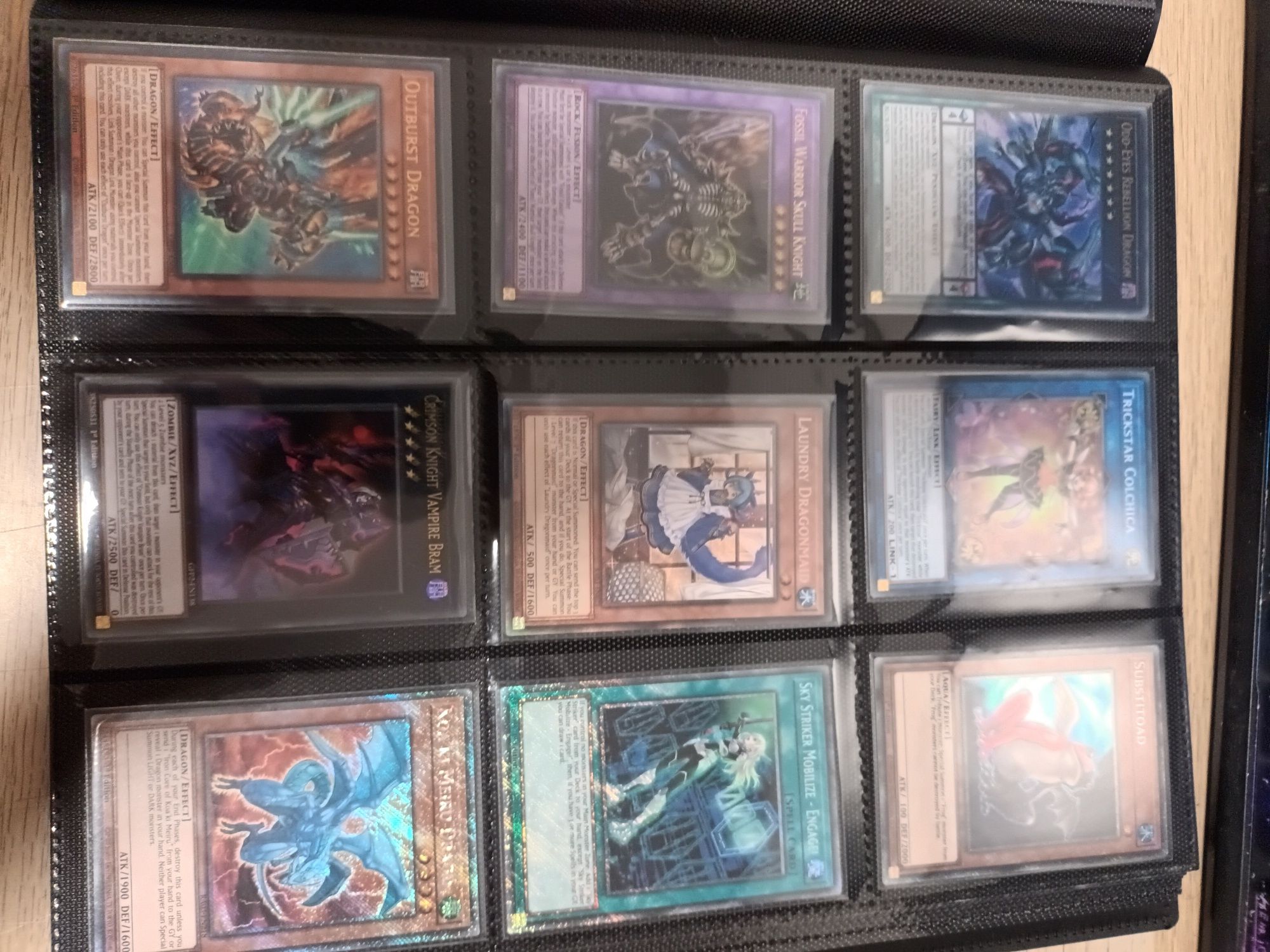 Coleção de yu-gi-oh de 60 cartas