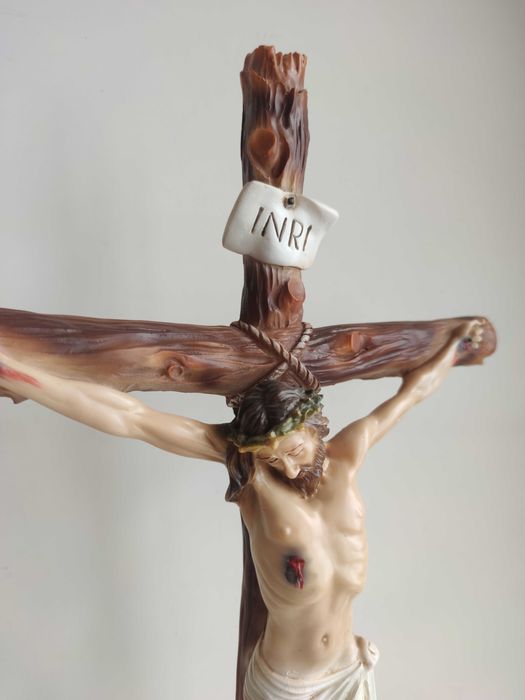 Cristo na Cruz artesanal em marfinite com 60 cm