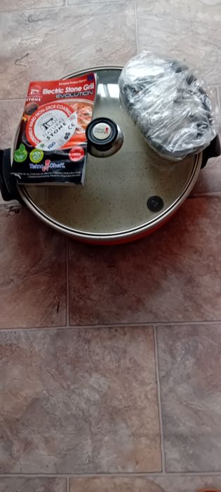 Vendo panela eletrica nova.