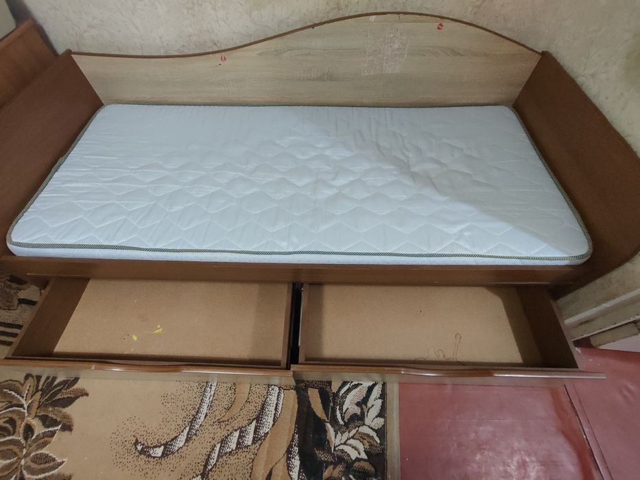 Продам ліжко одно спальне з матрацом