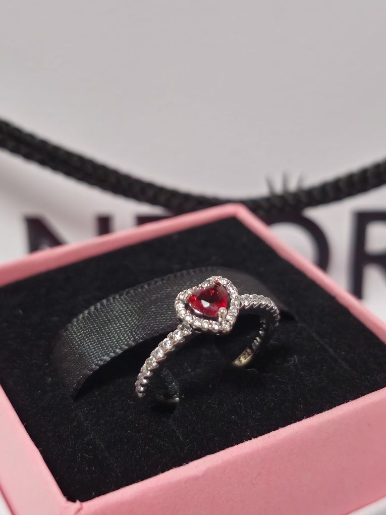 Pandora Pierścionek Klasyczne czerwone serce 52