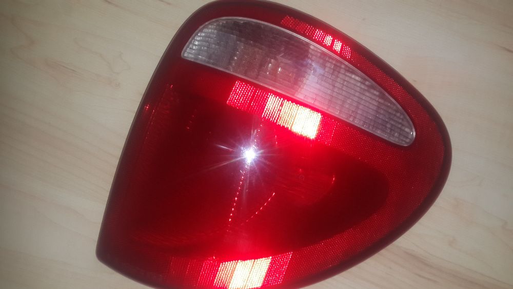 lampa tylna lewa Chrysler