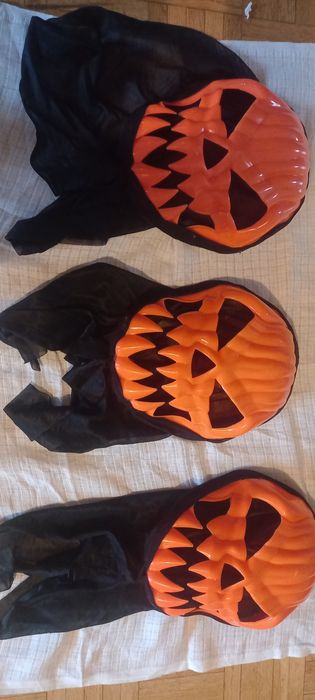 Maska na Halloween.  Nowa.