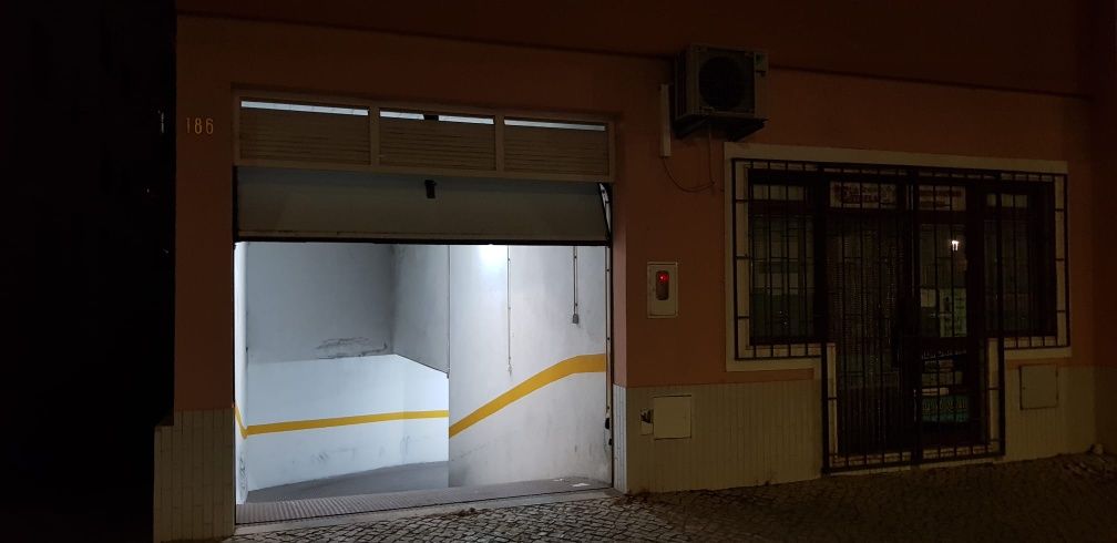 Garagem 29m2 Centro Alcochete Impecável