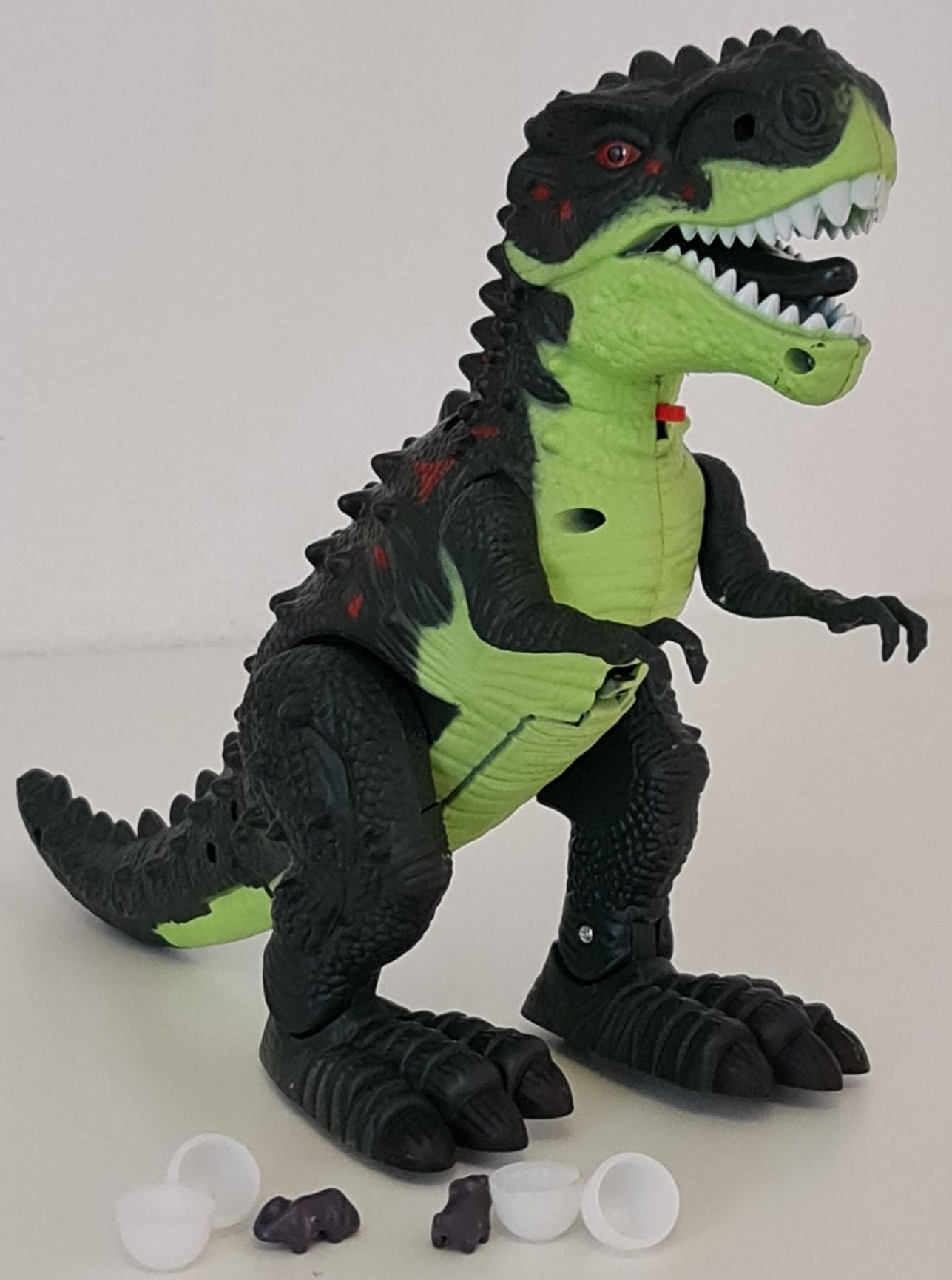 Duży dinozaur znoszący jaja z projektorem