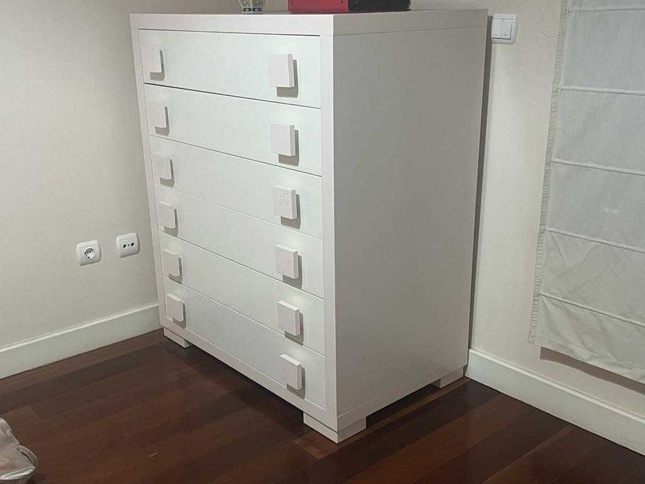 Movel com Gavetas Tipo Cómoda