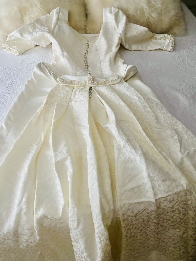 Vestido de noiva em seda e seda lavrada