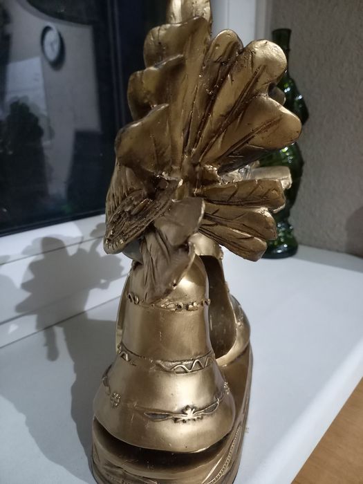 Zegar kominkowy z głębiami.