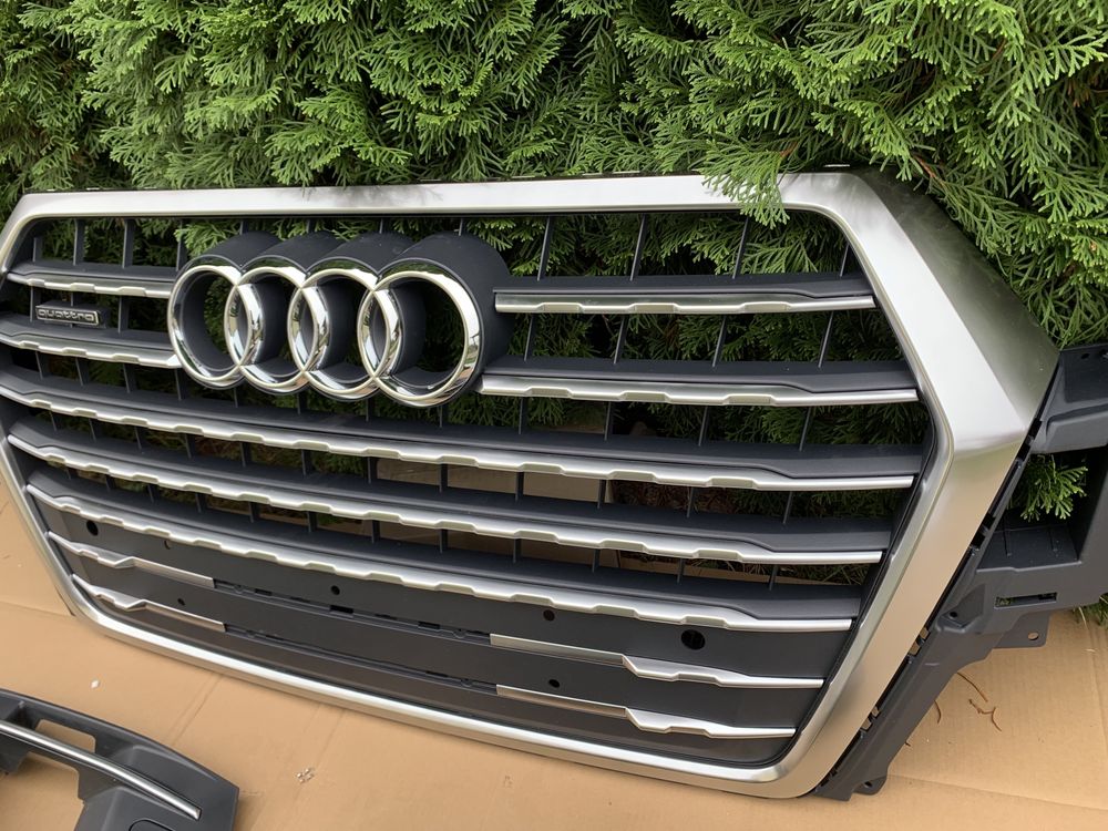 Решетка бампера Audi q7 4m решітка