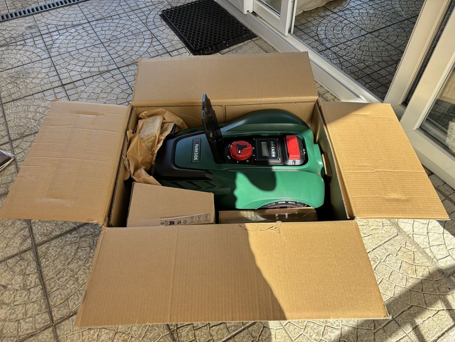 Robot corta relva e garagem Parkside com garantia
