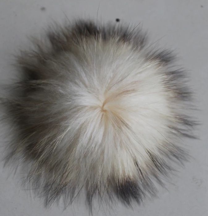 Pompony z futra naturalnego duże do czapki szaliki